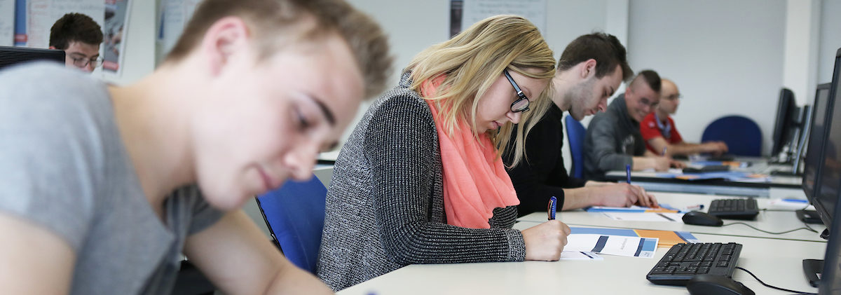Schulung, ÜLU, überbetriebliche Lehrlingsunterweisung, PC, Com