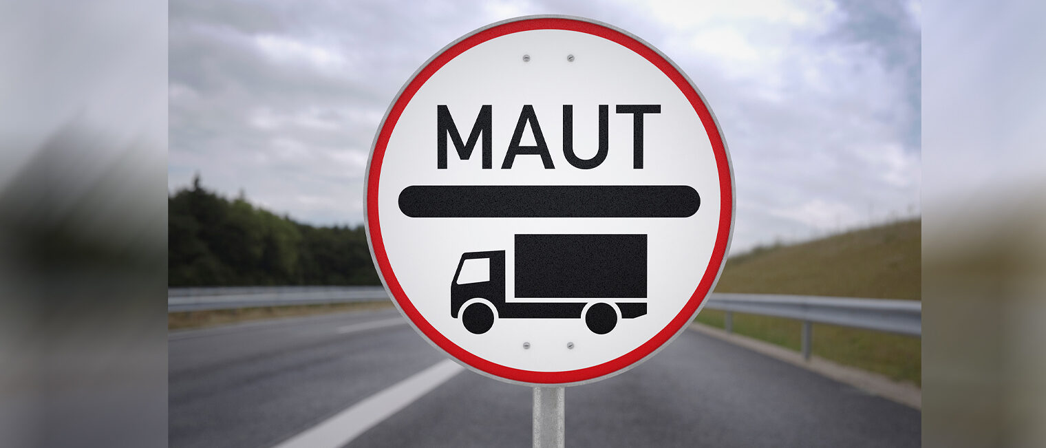 Verkehrsschild für Lkw-Maut vor einer leeren Straße