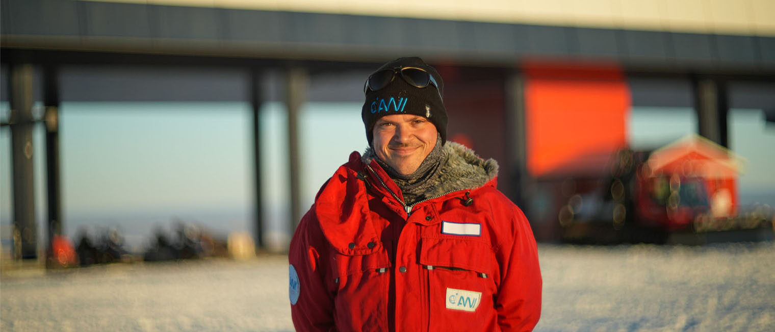 Johannes Schötz | Polarstation Neumayer III Aufnahme von Johannes Schötz vor der Polarstation