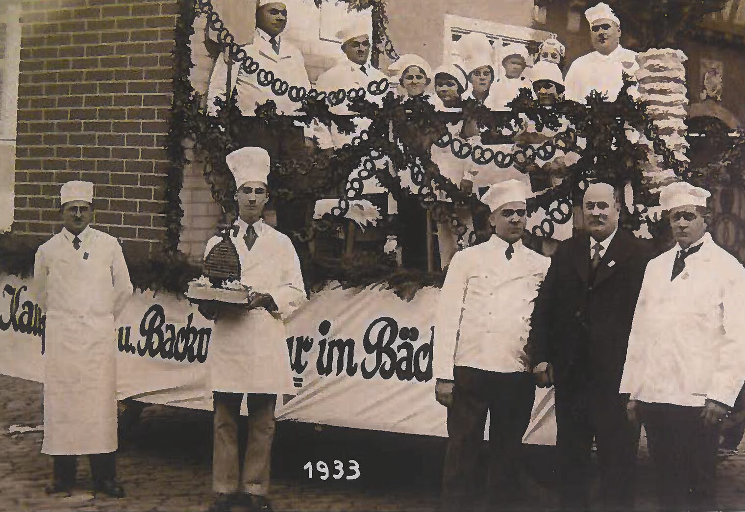 Historische Aufnahme von Bäckern in Aschaffenburg, Gruppenfoto aus dem Jahr 1933