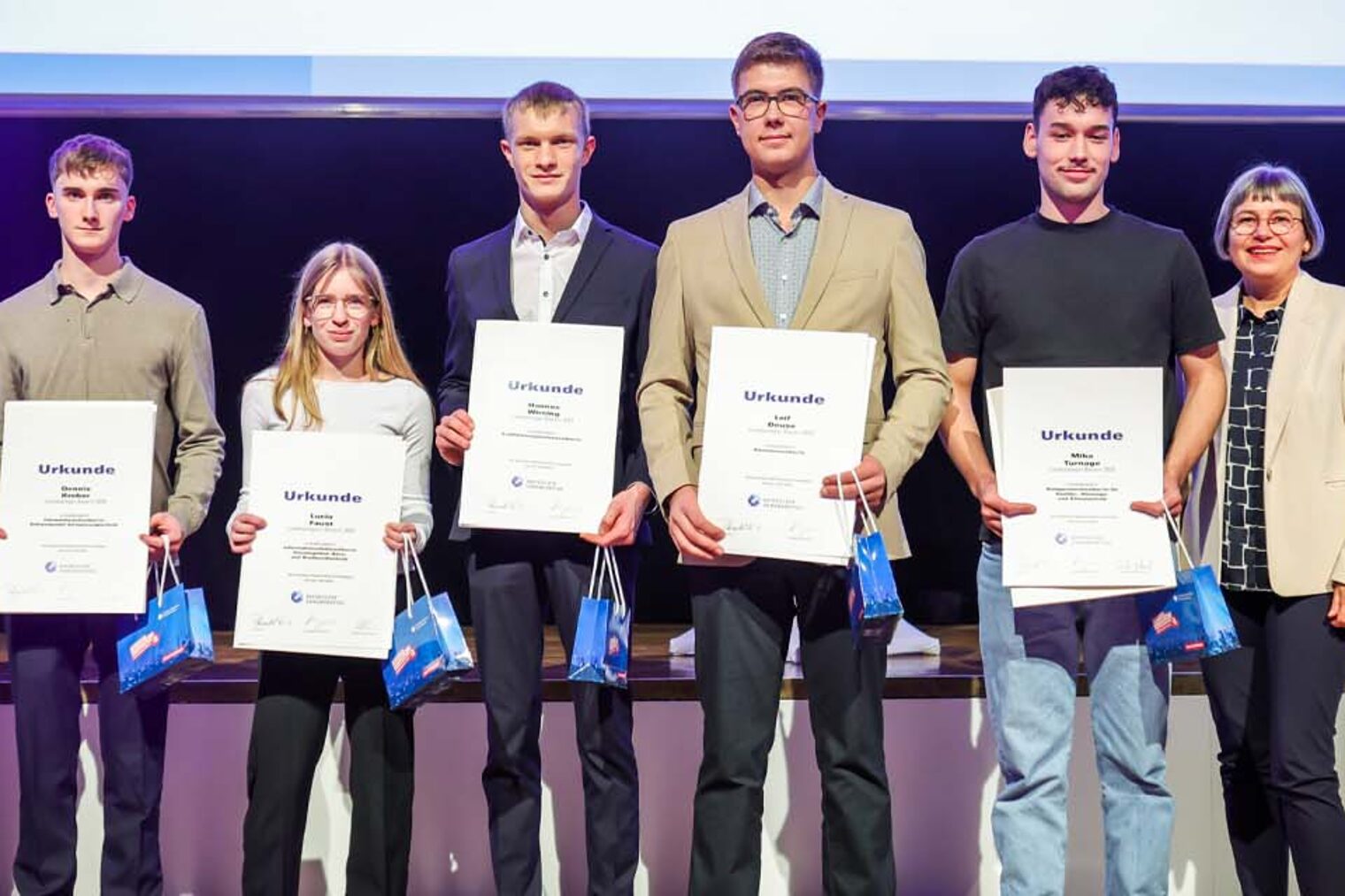 Gruppenfoto Landessieger auf Bühne