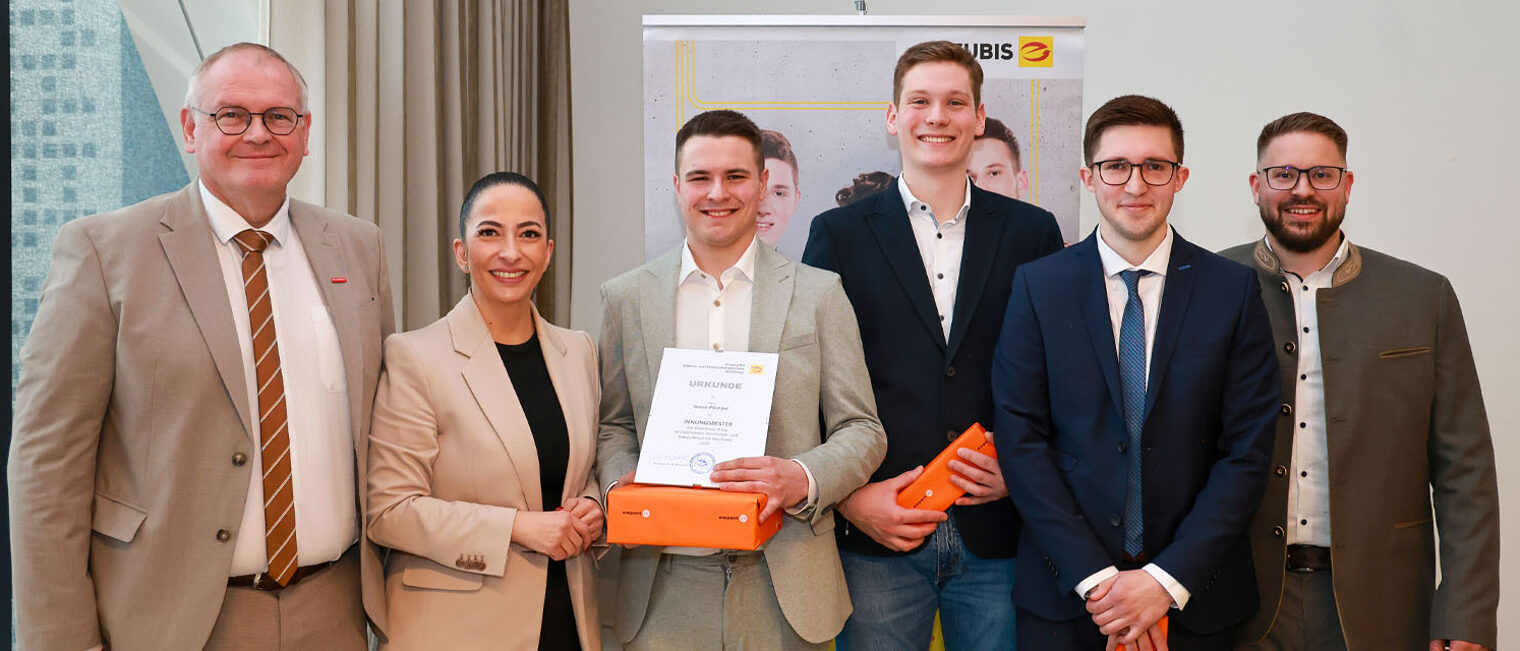 Gruppenfoto Auszeichnung der Prüfungsbesten