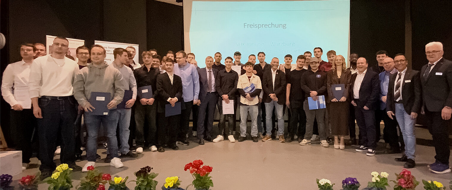 Gruppenfoto auf Bühnen mit allen Gesellen